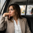 Mujer reflexionando sobre gestión emocional y estrés emocional